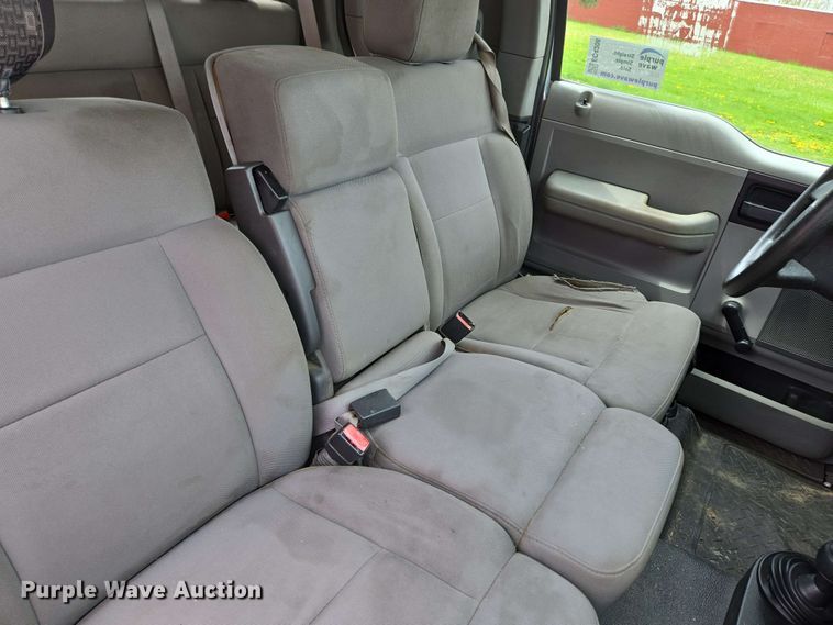 image for item EC4208 2005 Ford F150 SuperCab pickup truck