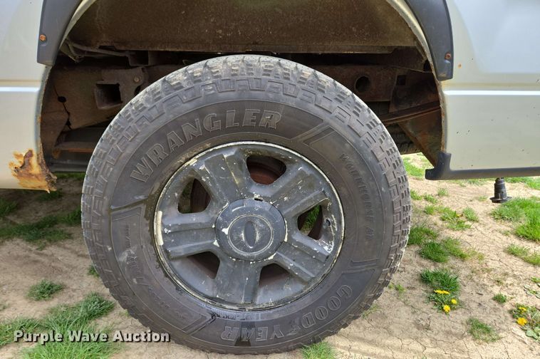 image for item EC4208 2005 Ford F150 SuperCab pickup truck