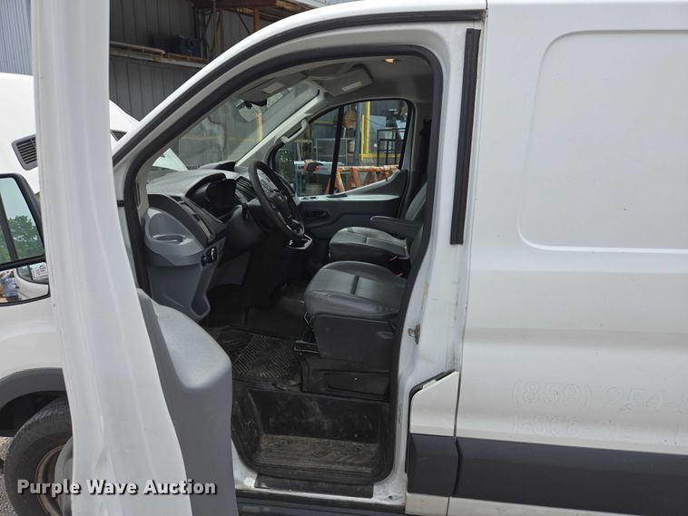image for item EC4255 2018 Ford Transit 350 van