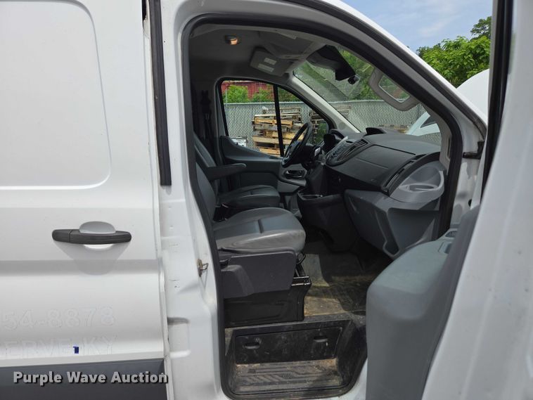 image for item EC4255 2018 Ford Transit 350 van