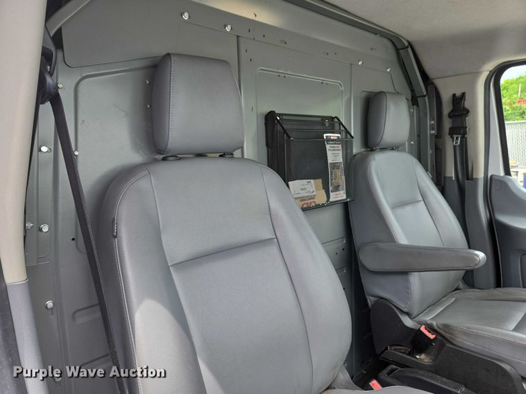 image for item EC4255 2018 Ford Transit 350 van