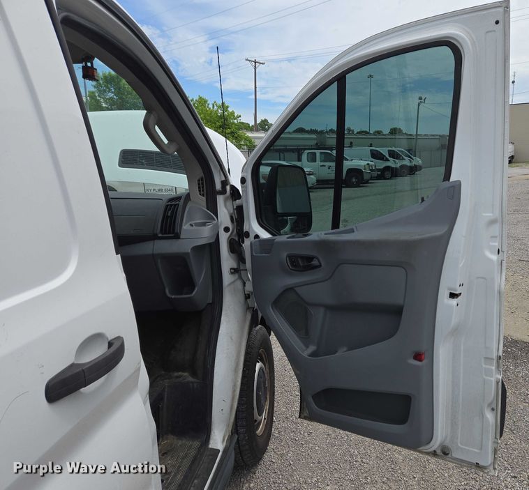 image for item EC4256 2015 Ford Transit 350 van