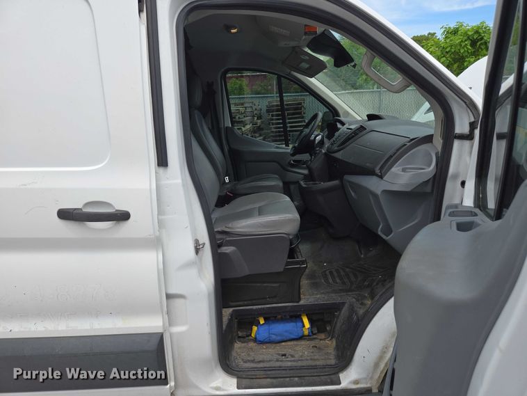 image for item EC4256 2015 Ford Transit 350 van