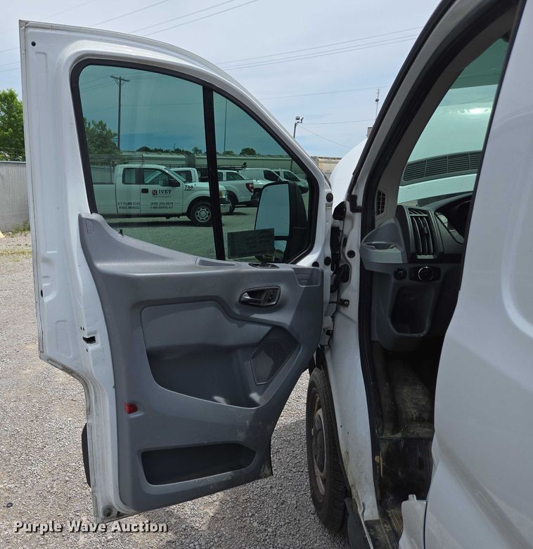 image for item EC4258 2017 Ford Transit 350 van