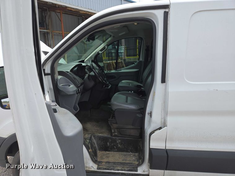 image for item EC4258 2017 Ford Transit 350 van
