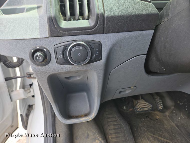 image for item EC4258 2017 Ford Transit 350 van