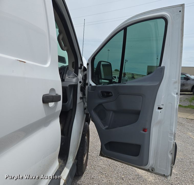 image for item EC4258 2017 Ford Transit 350 van