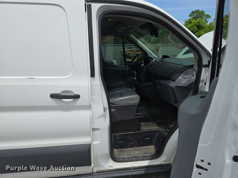 image for item EC4258 2017 Ford Transit 350 van