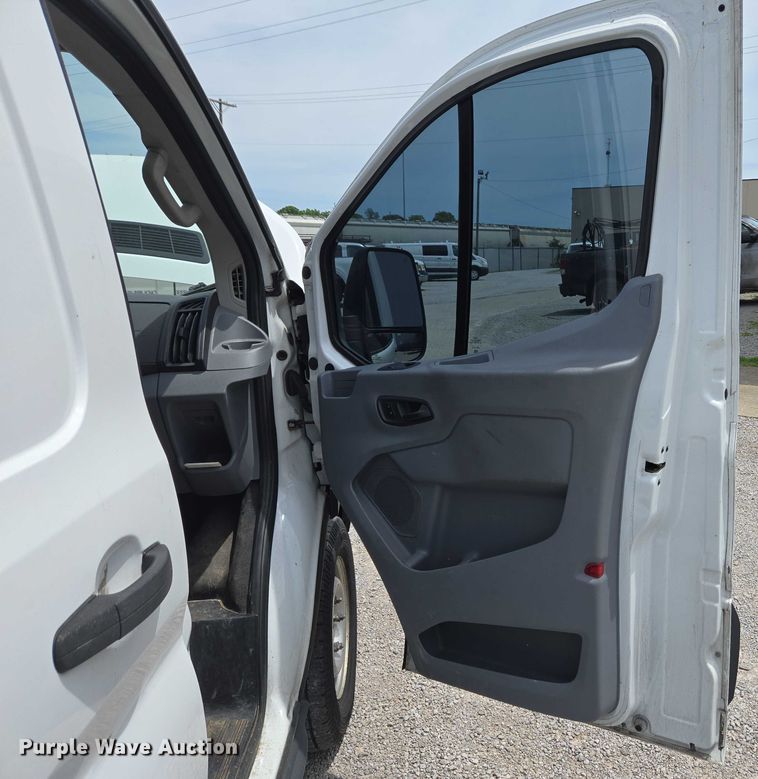 image for item EC4259 2017 Ford Transit 350 van