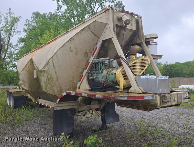 image for item EC4268 1972 Trailmobile B32C5CDS pneumatic dry bulk trailer