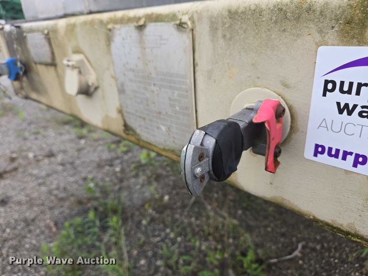 image for item EC4268 1972 Trailmobile B32C5CDS pneumatic dry bulk trailer