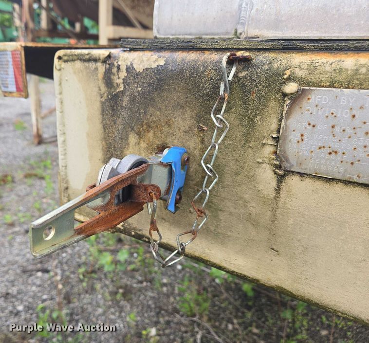 image for item EC4268 1972 Trailmobile B32C5CDS pneumatic dry bulk trailer