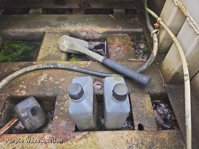 image for item EC4268 1972 Trailmobile B32C5CDS pneumatic dry bulk trailer