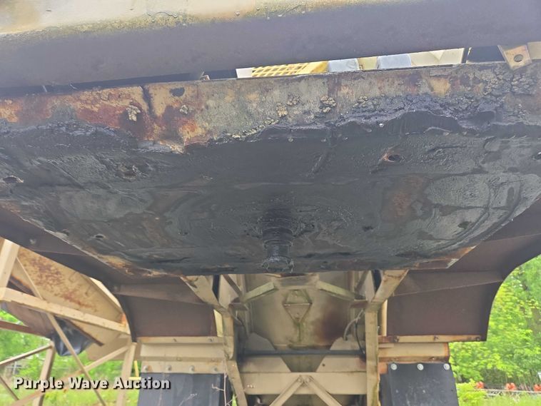 image for item EC4268 1972 Trailmobile B32C5CDS pneumatic dry bulk trailer