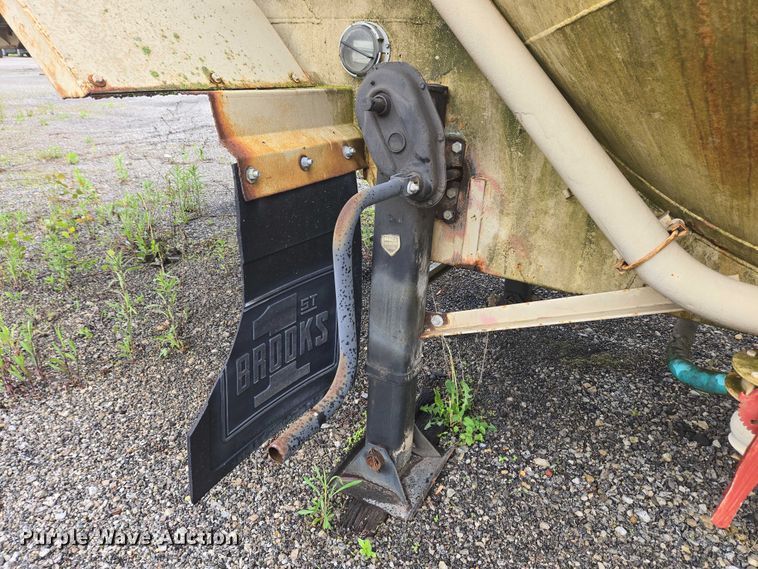 image for item EC4268 1972 Trailmobile B32C5CDS pneumatic dry bulk trailer