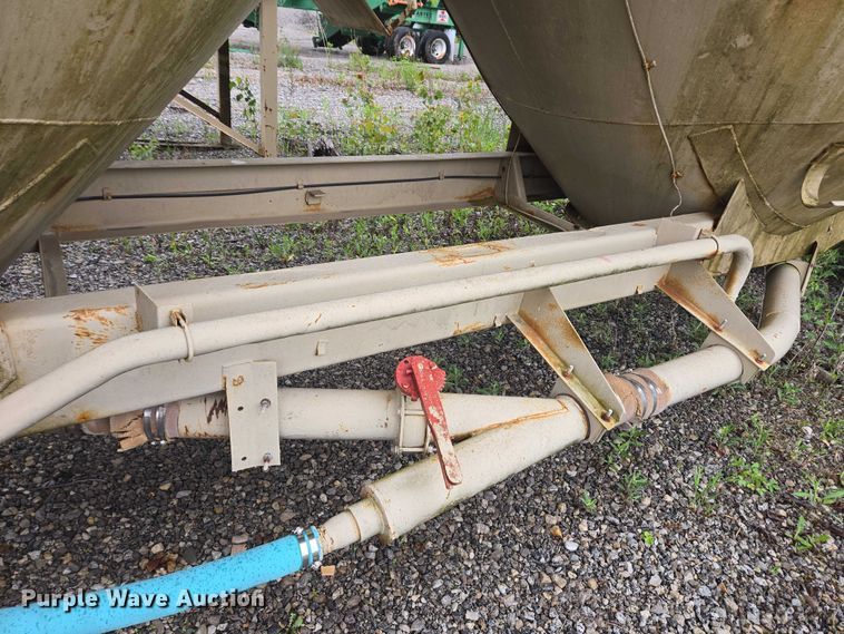 image for item EC4268 1972 Trailmobile B32C5CDS pneumatic dry bulk trailer