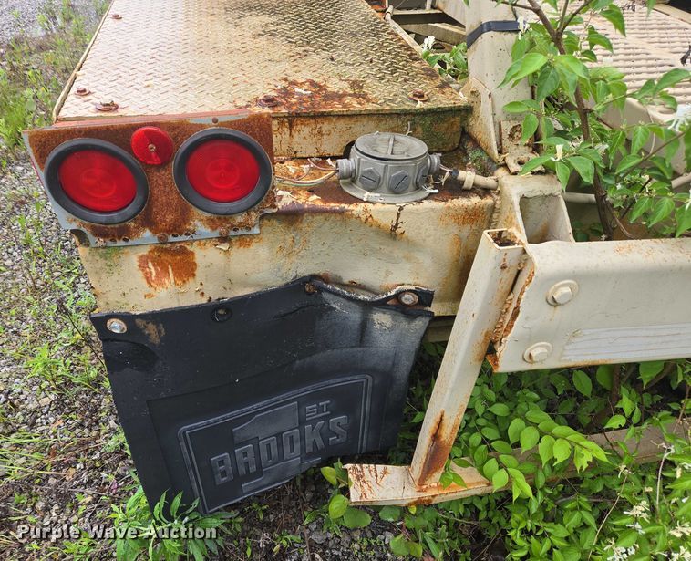 image for item EC4268 1972 Trailmobile B32C5CDS pneumatic dry bulk trailer