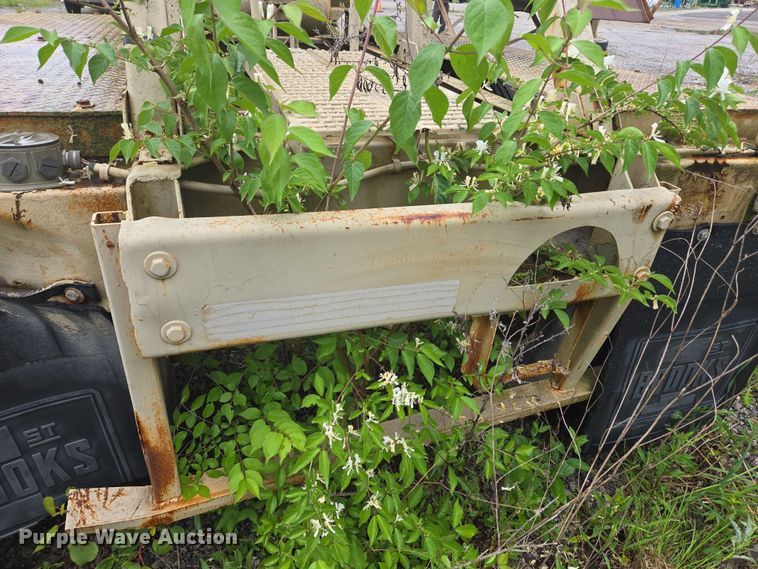 image for item EC4268 1972 Trailmobile B32C5CDS pneumatic dry bulk trailer