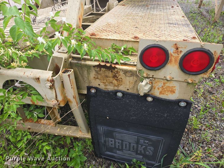 image for item EC4268 1972 Trailmobile B32C5CDS pneumatic dry bulk trailer