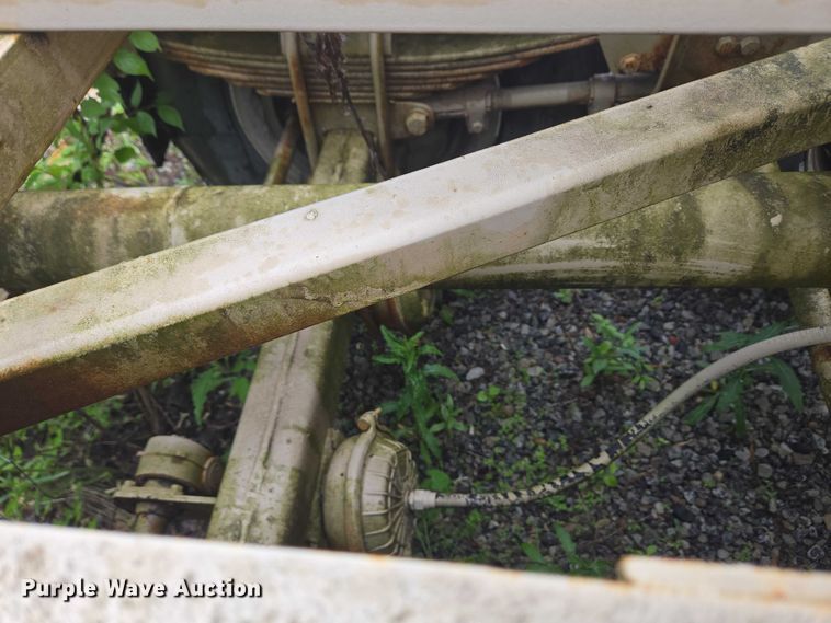 image for item EC4268 1972 Trailmobile B32C5CDS pneumatic dry bulk trailer