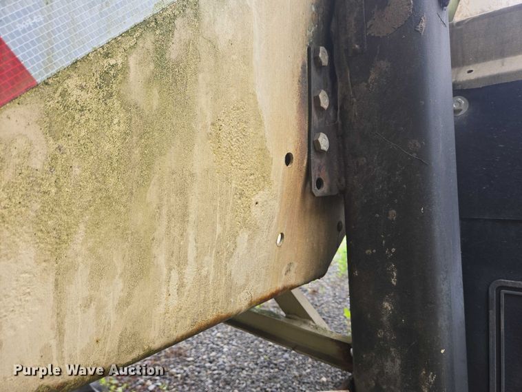 image for item EC4268 1972 Trailmobile B32C5CDS pneumatic dry bulk trailer