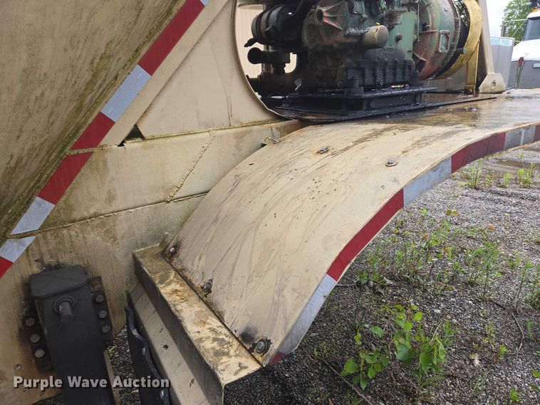 image for item EC4268 1972 Trailmobile B32C5CDS pneumatic dry bulk trailer