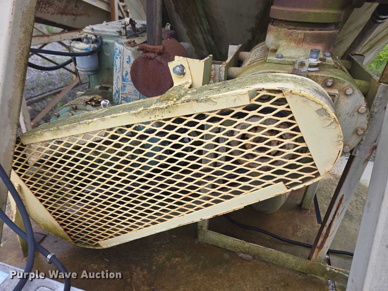 image for item EC4268 1972 Trailmobile B32C5CDS pneumatic dry bulk trailer