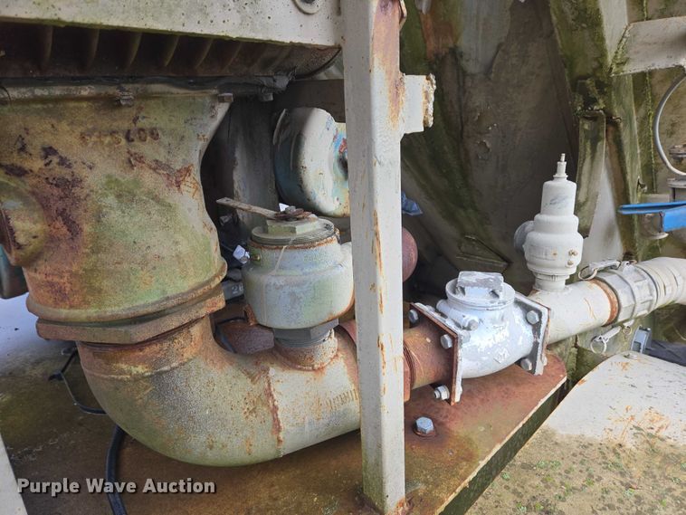 image for item EC4268 1972 Trailmobile B32C5CDS pneumatic dry bulk trailer