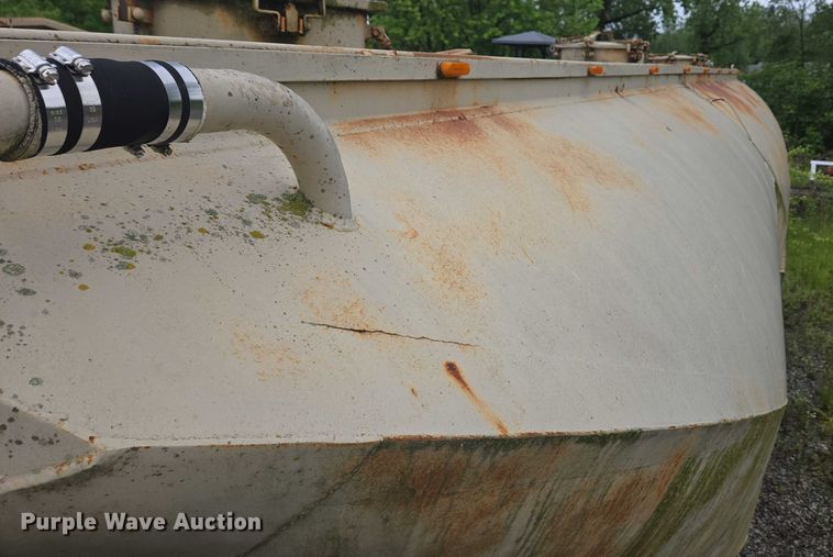 image for item EC4268 1972 Trailmobile B32C5CDS pneumatic dry bulk trailer