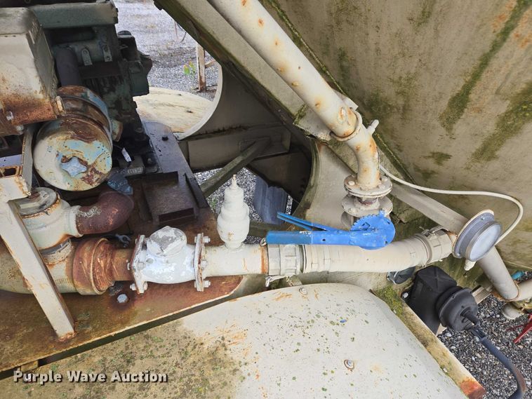 image for item EC4268 1972 Trailmobile B32C5CDS pneumatic dry bulk trailer