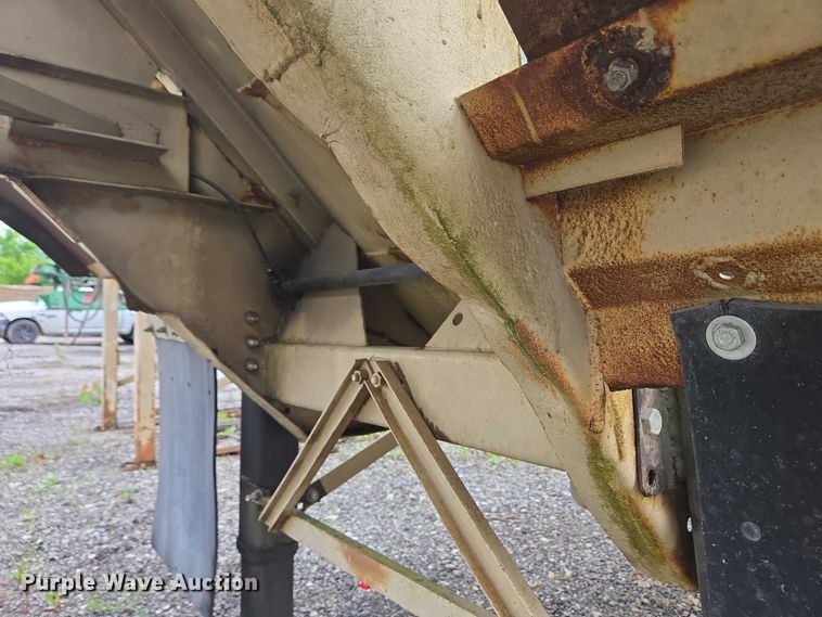 image for item EC4268 1972 Trailmobile B32C5CDS pneumatic dry bulk trailer