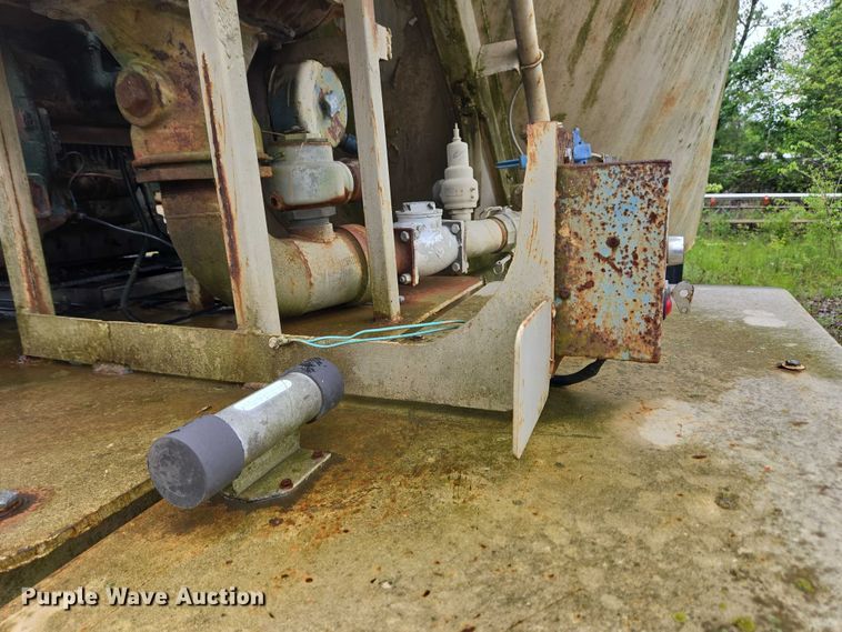 image for item EC4268 1972 Trailmobile B32C5CDS pneumatic dry bulk trailer