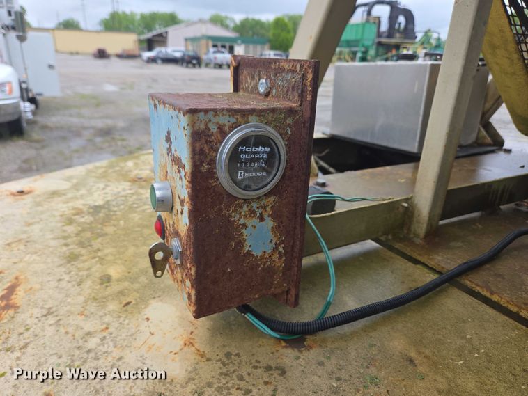 image for item EC4268 1972 Trailmobile B32C5CDS pneumatic dry bulk trailer