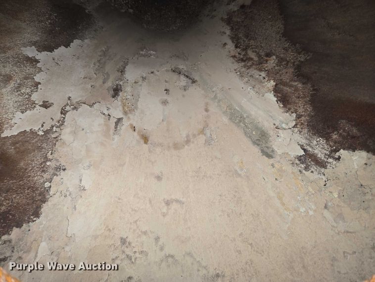 image for item EC4268 1972 Trailmobile B32C5CDS pneumatic dry bulk trailer