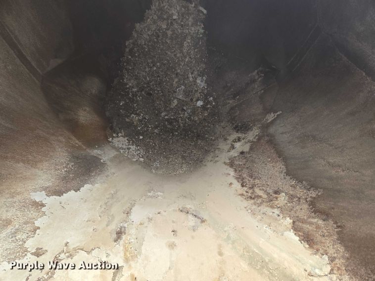 image for item EC4268 1972 Trailmobile B32C5CDS pneumatic dry bulk trailer