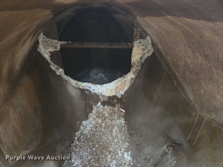 image for item EC4268 1972 Trailmobile B32C5CDS pneumatic dry bulk trailer