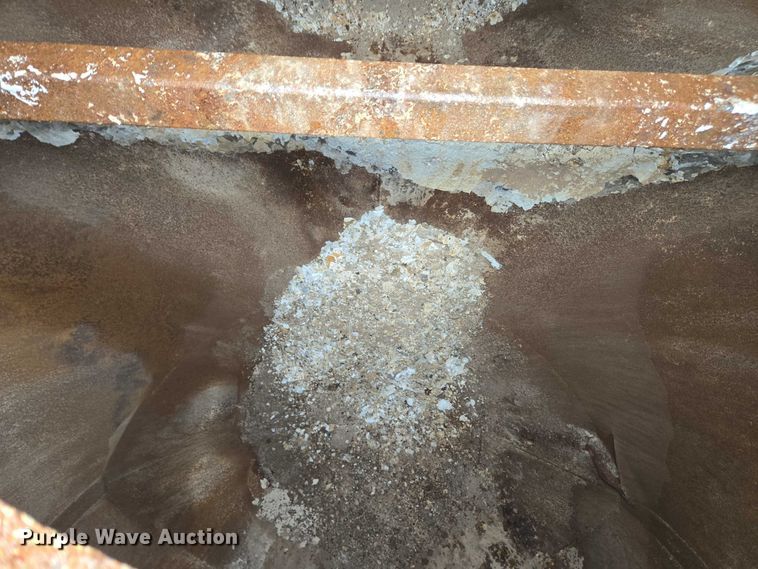 image for item EC4268 1972 Trailmobile B32C5CDS pneumatic dry bulk trailer