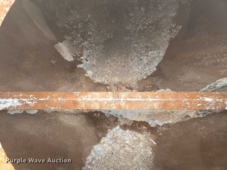 image for item EC4268 1972 Trailmobile B32C5CDS pneumatic dry bulk trailer