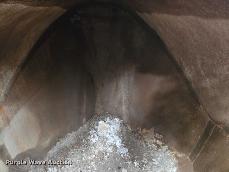 image for item EC4268 1972 Trailmobile B32C5CDS pneumatic dry bulk trailer