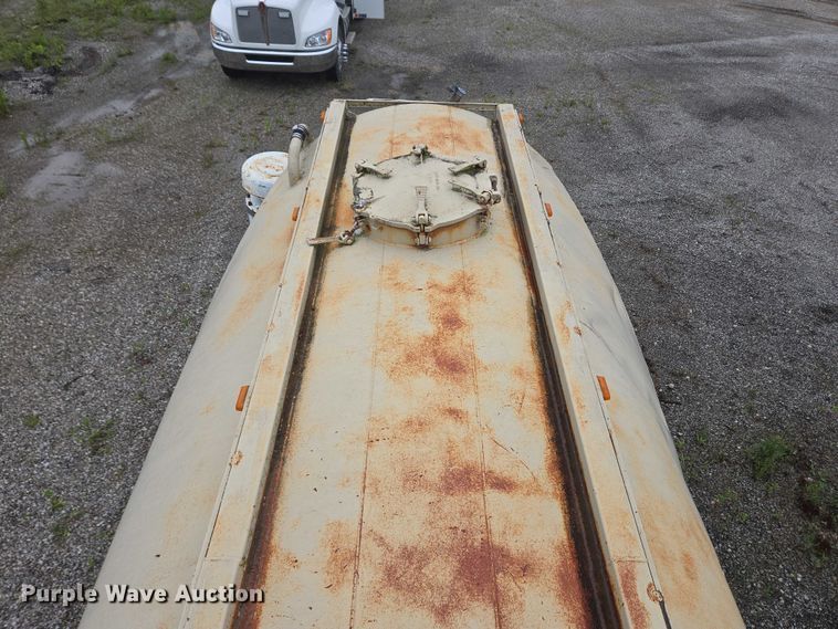 image for item EC4268 1972 Trailmobile B32C5CDS pneumatic dry bulk trailer