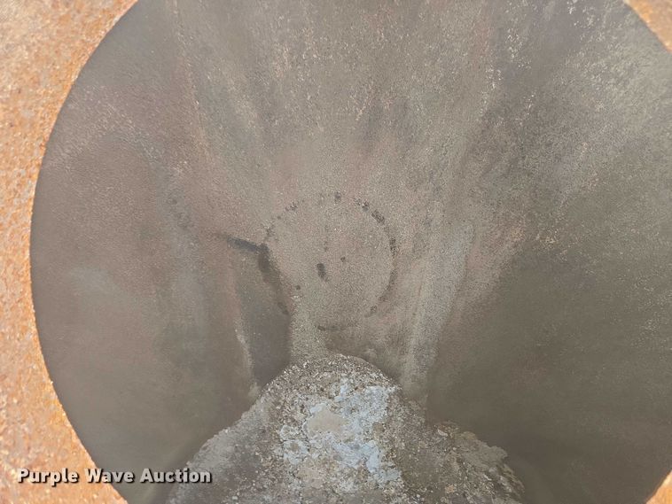 image for item EC4268 1972 Trailmobile B32C5CDS pneumatic dry bulk trailer