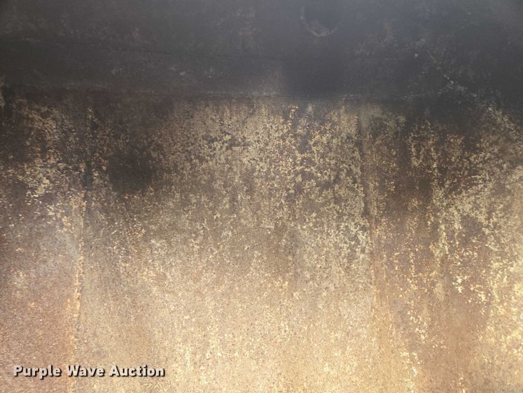 image for item EC4268 1972 Trailmobile B32C5CDS pneumatic dry bulk trailer