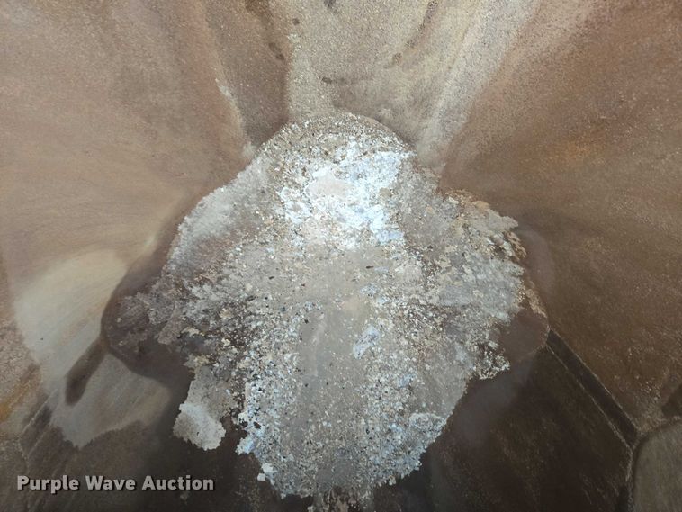 image for item EC4268 1972 Trailmobile B32C5CDS pneumatic dry bulk trailer