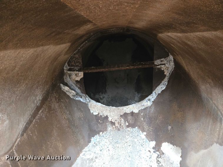 image for item EC4268 1972 Trailmobile B32C5CDS pneumatic dry bulk trailer