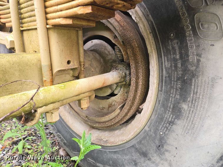 image for item EC4268 1972 Trailmobile B32C5CDS pneumatic dry bulk trailer