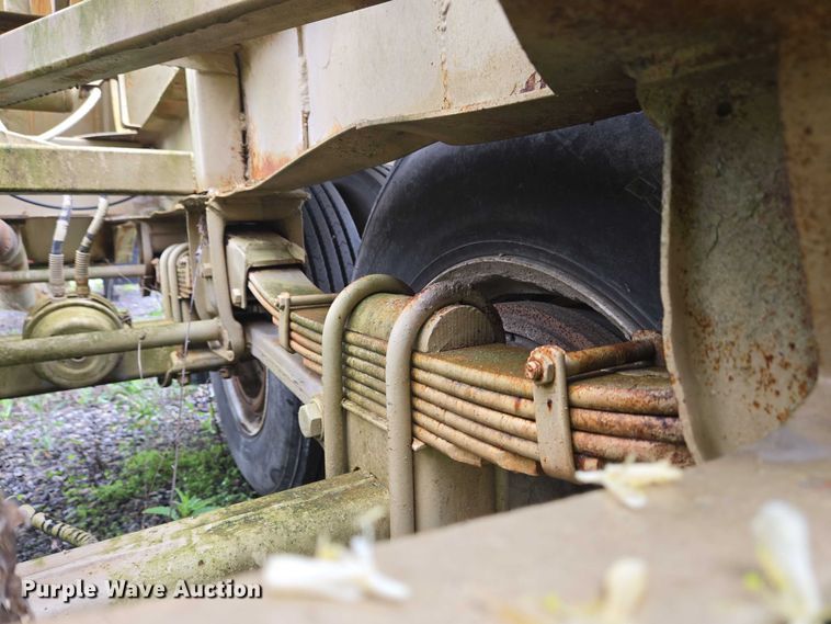 image for item EC4268 1972 Trailmobile B32C5CDS pneumatic dry bulk trailer