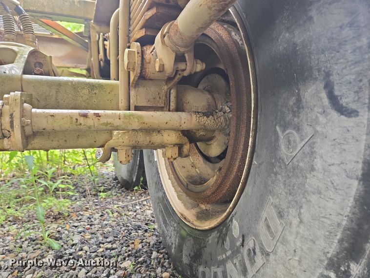 image for item EC4268 1972 Trailmobile B32C5CDS pneumatic dry bulk trailer