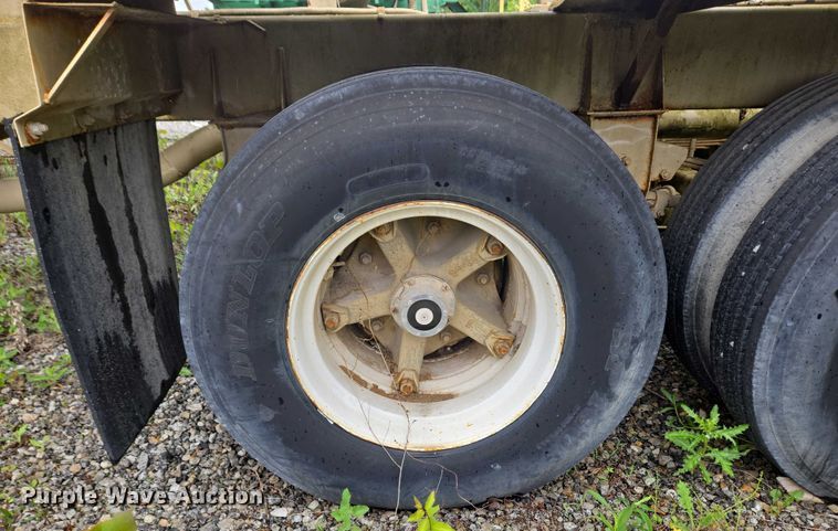 image for item EC4268 1972 Trailmobile B32C5CDS pneumatic dry bulk trailer