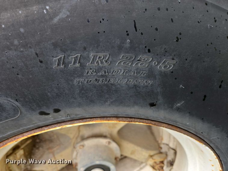 image for item EC4268 1972 Trailmobile B32C5CDS pneumatic dry bulk trailer