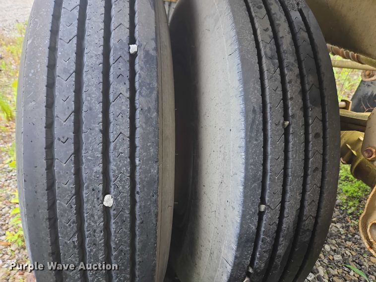 image for item EC4268 1972 Trailmobile B32C5CDS pneumatic dry bulk trailer